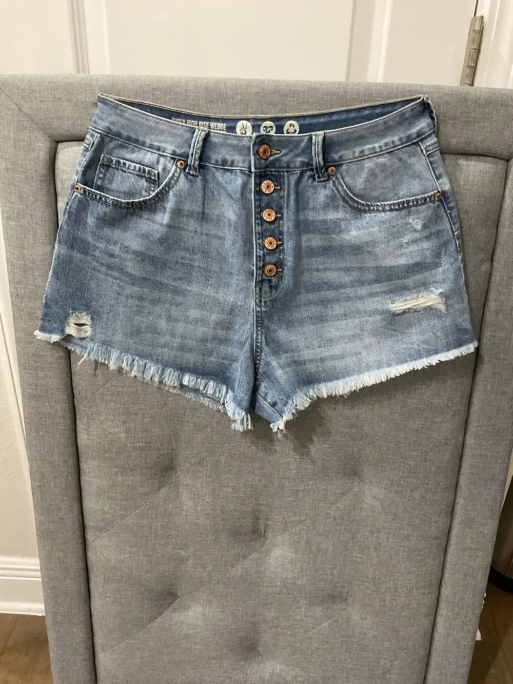 Rewash High Rise Button Fly Distressed Denim Cutoff Shorts Size 31